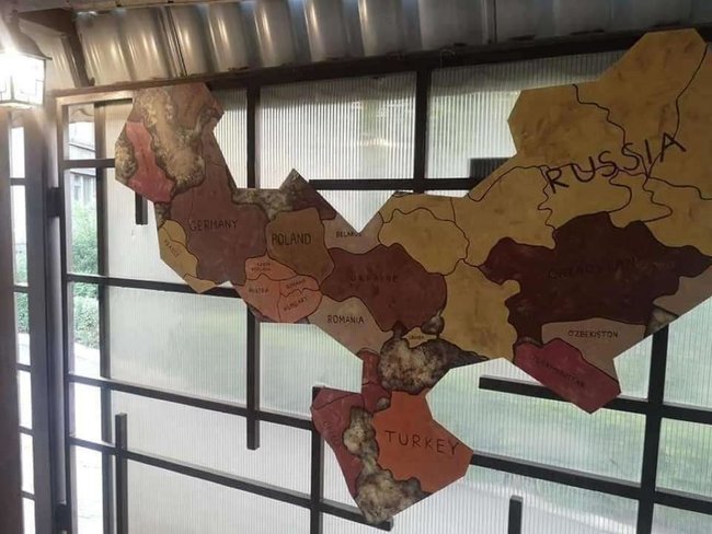 Провели беседу. Администрация извинилась: Ресторан в Каменском исправил карту с российским Крымом 01 dqxikeidqxidqrant