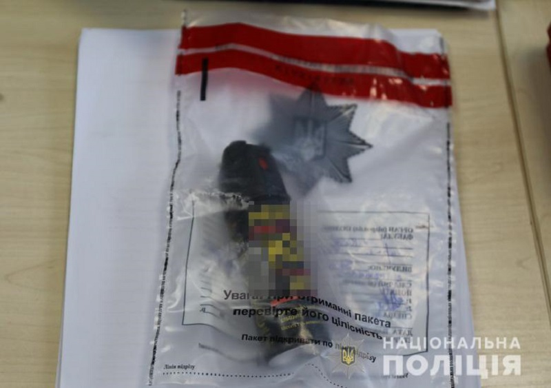 В Киеве подростки избили, бросали камнями и задули газом пенсионера (видео) - 2 - изображение