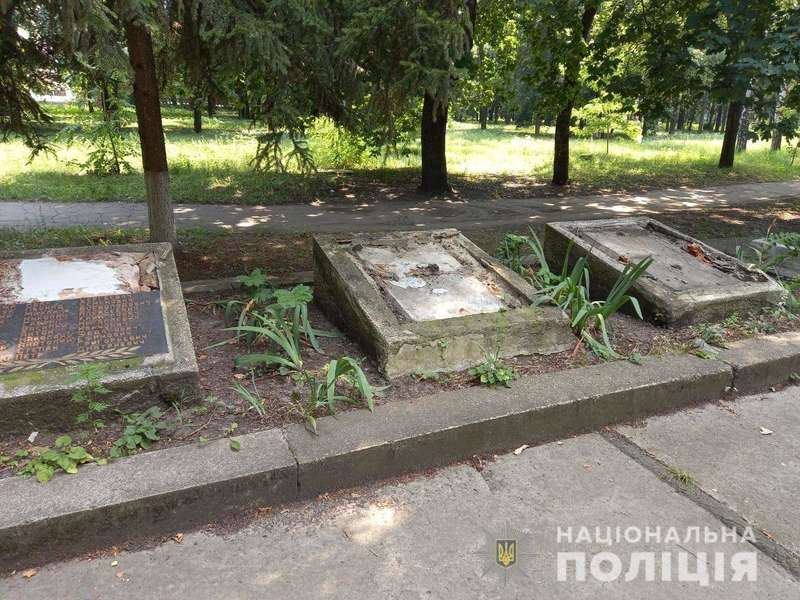Осквернили меморіал загиблим воїнам на Дніпропетровщині dqxikeidqxidqeant