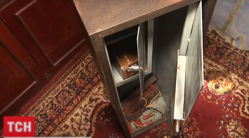 Грабители взломали сейф и забрали более миллиона гривен.