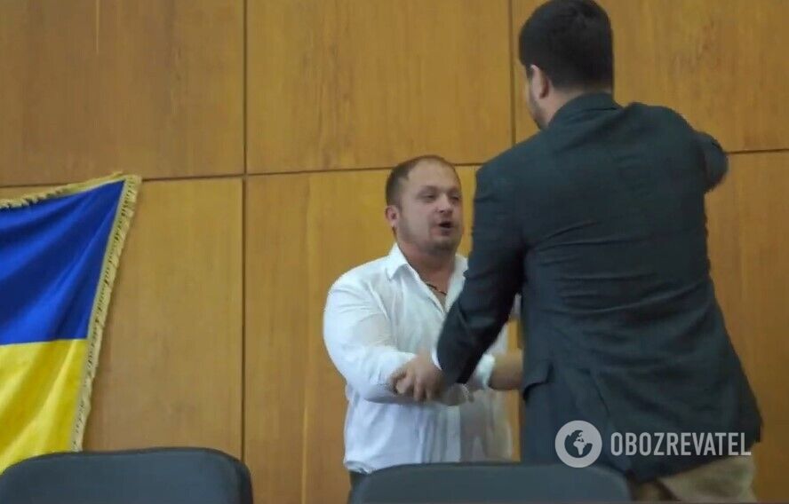 Семенихин и Качура во время конфликта в мэрии Конотопа dqxikeidqxidqeant