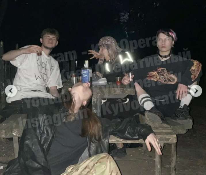 Подростки распивали алкоголь на могилах