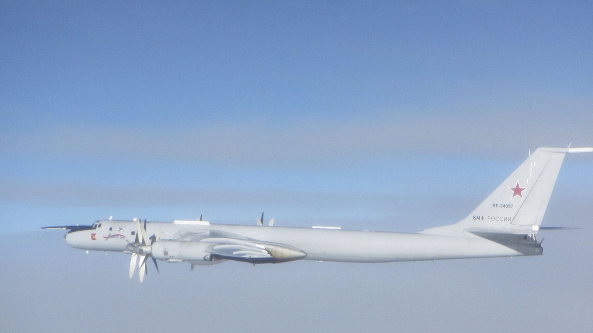 Британские истребители перехватили самолёты РФ «эпохи холодной войны» - 1 - изображение dqxikeidqxiqduant