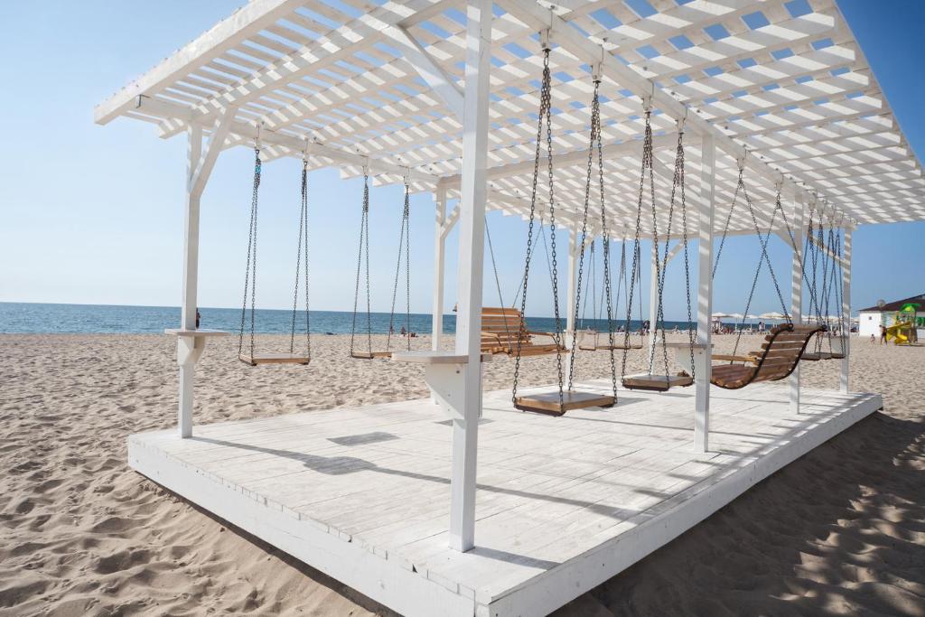 Дороже, чем в Европе: отдых в Затоке стремительно дорожает. Стоит ли ехать на курорт в августе