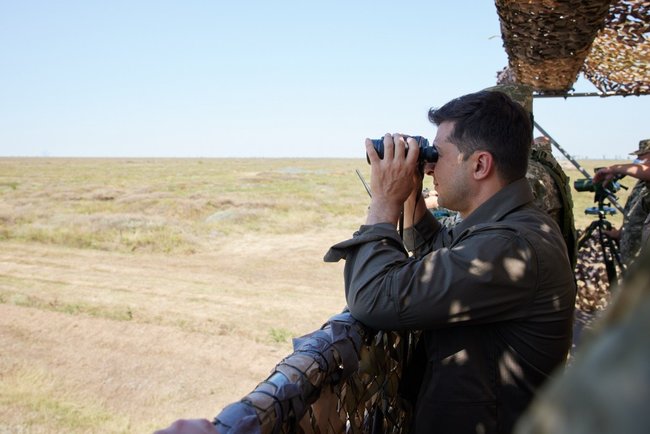 Зеленский понаблюдал за масштабными учениями всех видов и родов войск ВСУ на Николаевщине и пообедал с воинами в солдатской столовой 01 dqxikeidqxidqeant