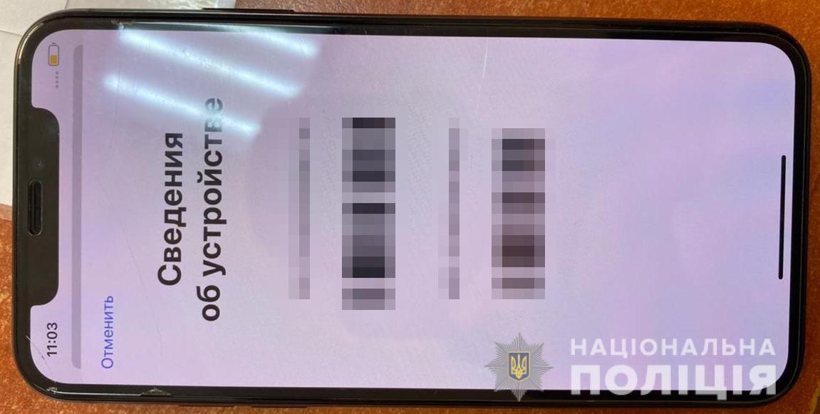 Фото: Девушка украла у мужчины смартфон dqxikeidqxidqrant