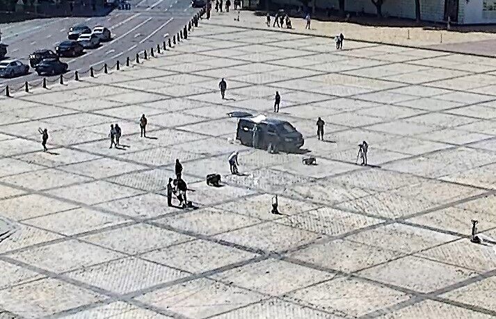 Явных следов шин практически не видно.