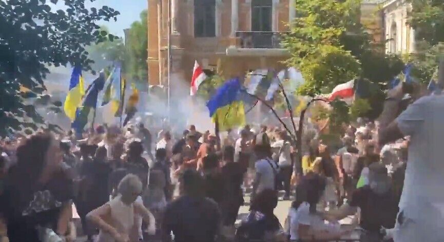 Столкновения произошли под Офисом президента dqxikeidqxidqrant