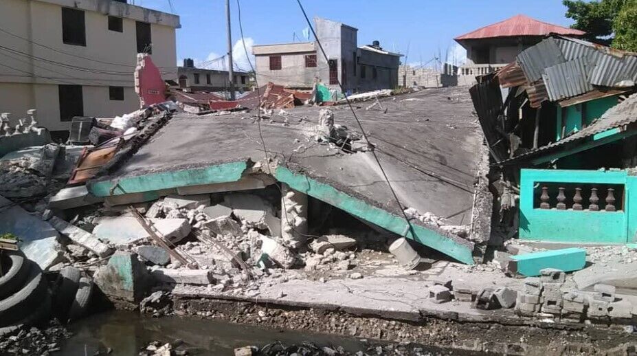 Разрушен отель