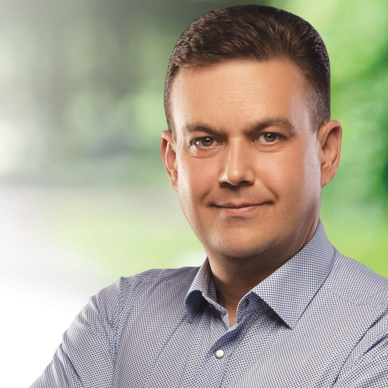 В 2014 году политик голосовал за так называемые dqxikeidqxidqrant