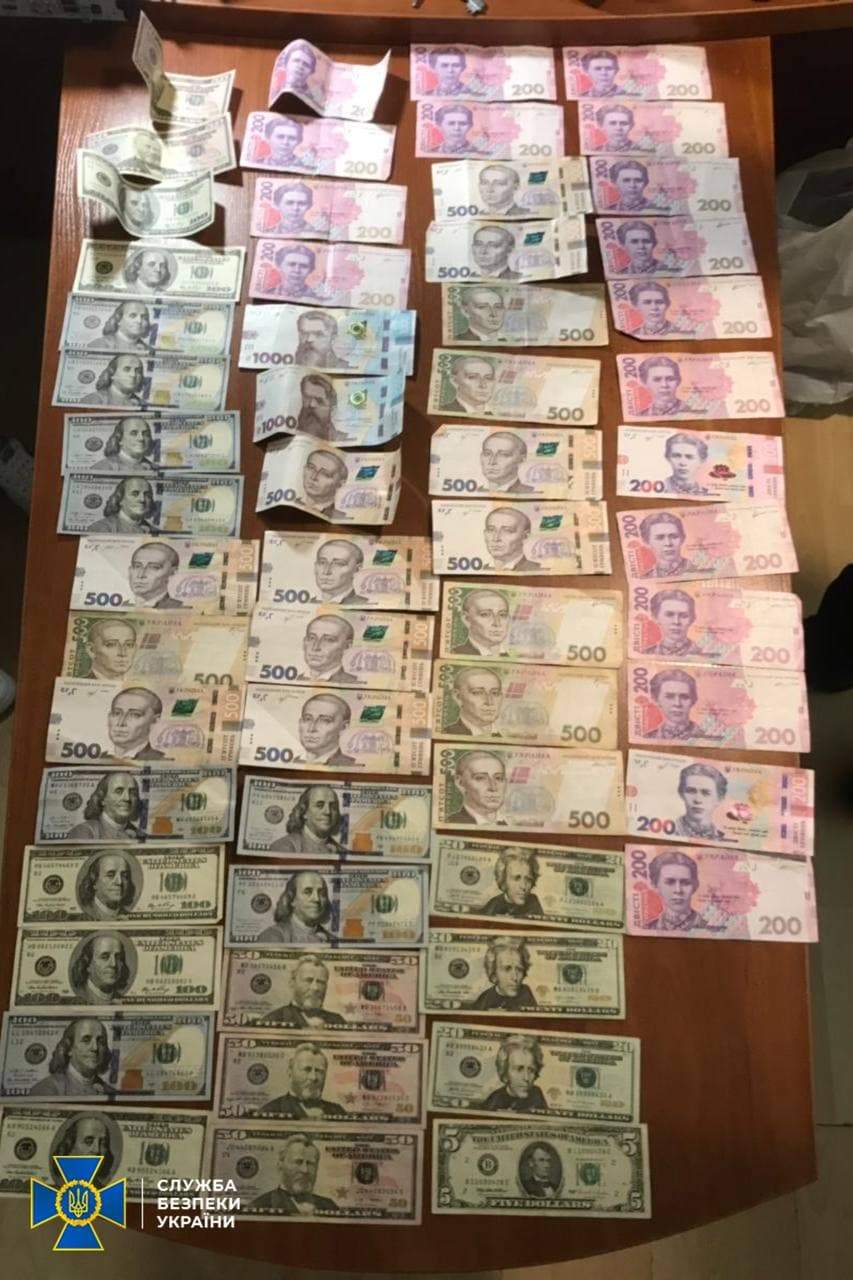 Спіймали на хабарі співробітника Мін’юсту