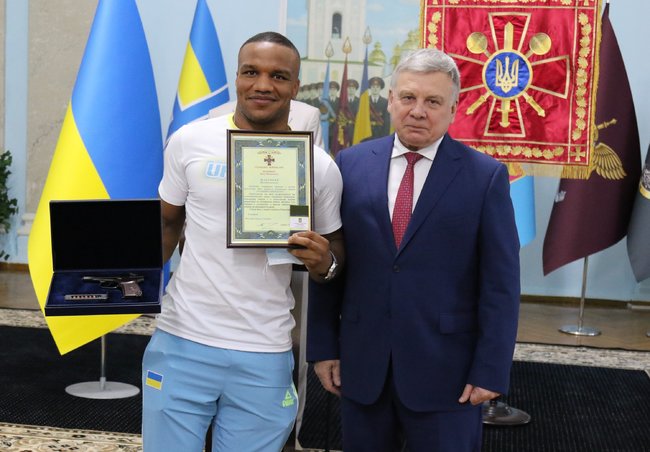         01 dqxikeidqxidqeant