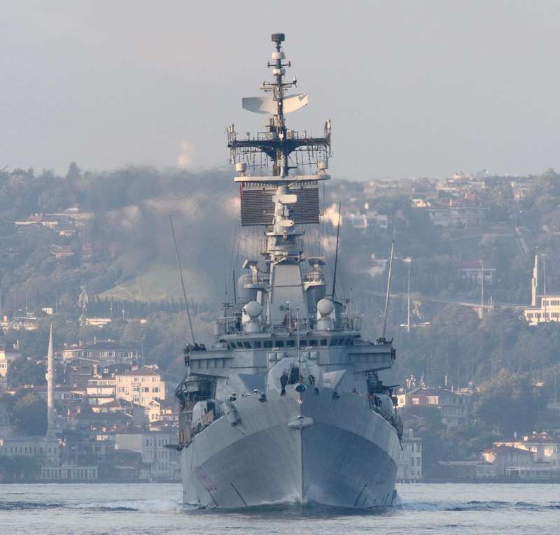 Ракетний есмінець ВМС Італії на шляху до Чорного моря dqxikeidqxieeant