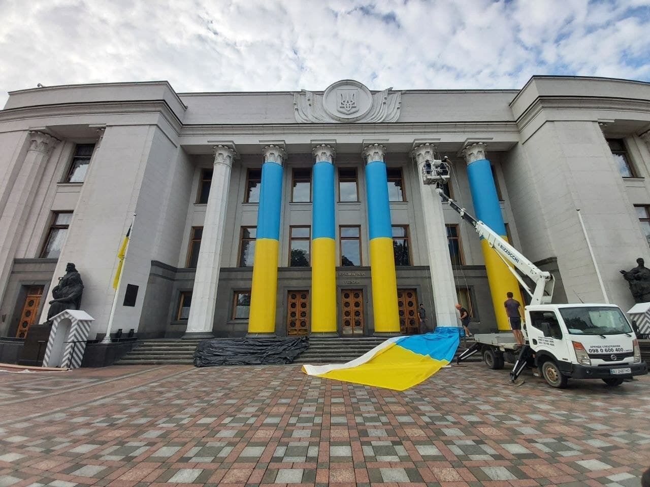 Парламент перед Днем Независимости. dqxikeidqxidqeant