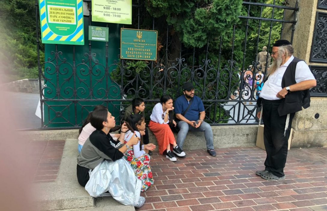 Тысячи хасидов заранее приехали в Умань на Рош ха-Шана dqxikeidqxidqrant