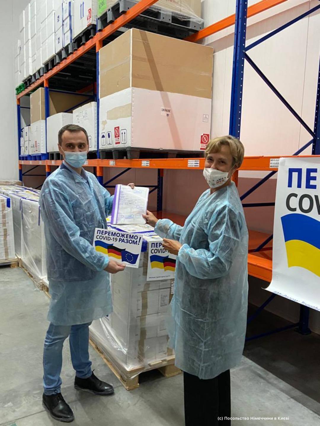 Украина получила от Германии вакцину AstraZeneca .