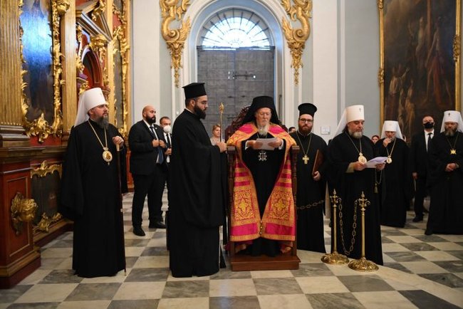 Вселенский патриарх Варфоломей провел богослужение в Андреевской церкви Киева 01 dqxikeidqxidqrant