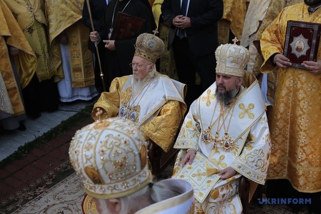 Варфоломей и Епифаний проводят литургию в Софийском соборе 11