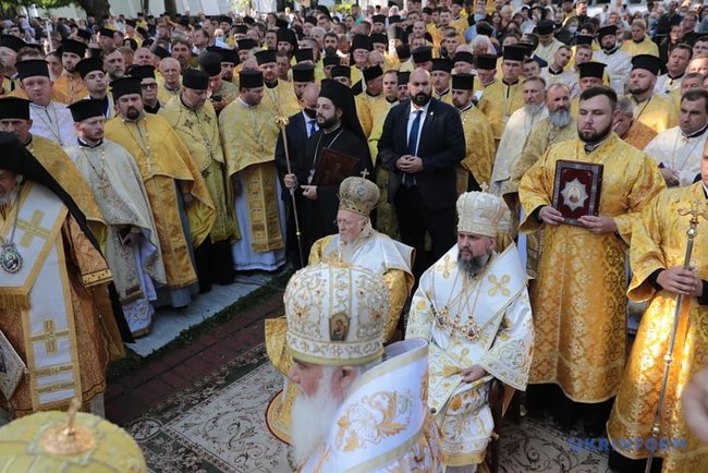 Варфоломей и Епифаний проводят литургию в Софийском соборе 13