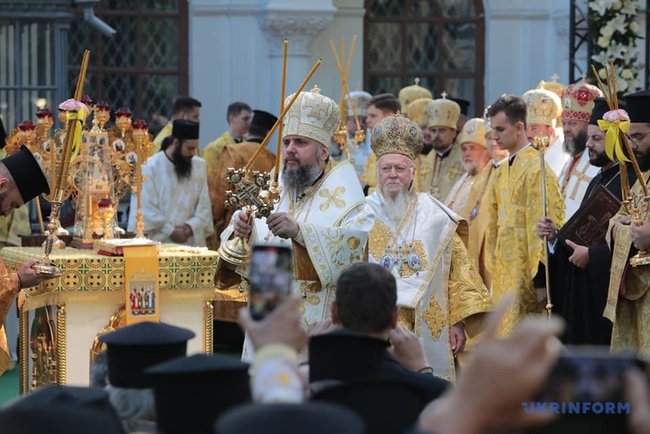 Варфоломей и Епифаний проводят литургию в Софийском соборе 14