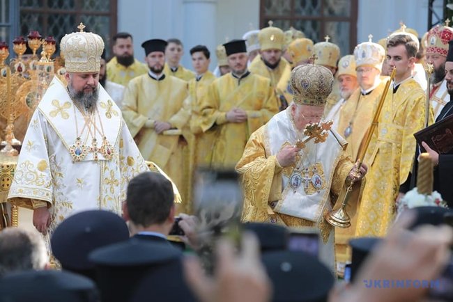 Варфоломей и Епифаний проводят литургию в Софийском соборе 15