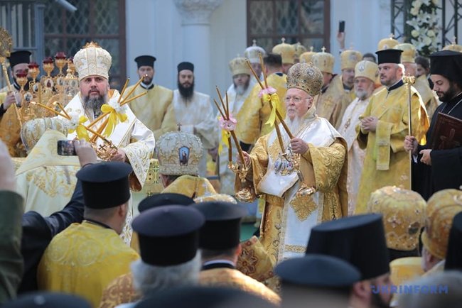 Варфоломей и Епифаний проводят литургию в Софийском соборе 18