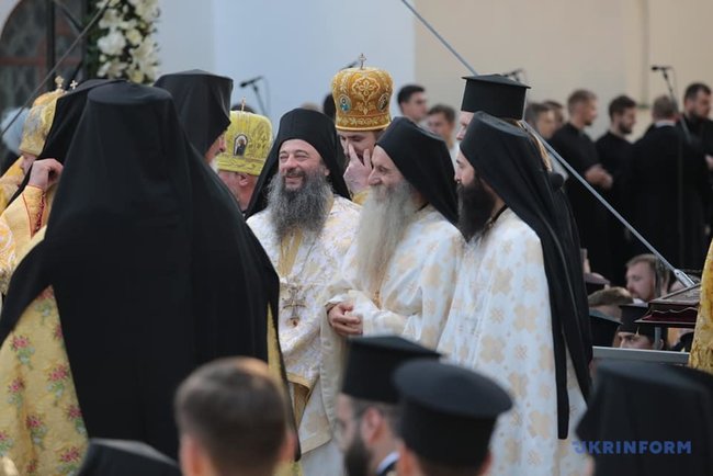 Варфоломей и Епифаний проводят литургию в Софийском соборе 02