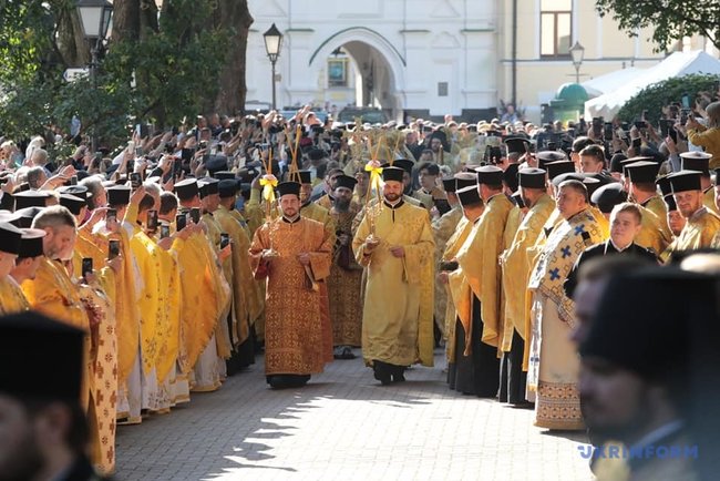 Варфоломей и Епифаний проводят литургию в Софийском соборе 05
