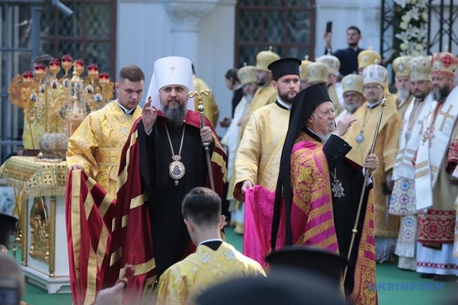 Варфоломей и Епифаний проводят литургию в Софийском соборе 06