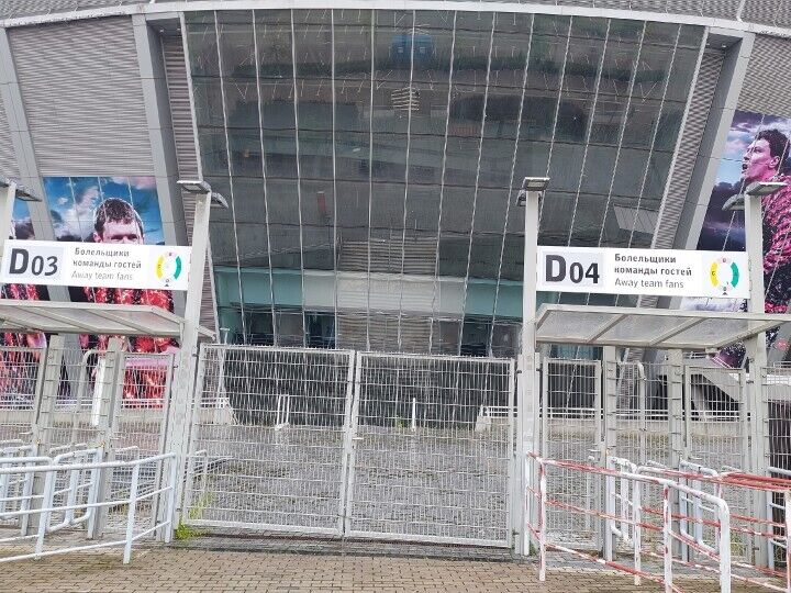 "Сама арена поддерживается в минимально необходимом для выживания порядке"