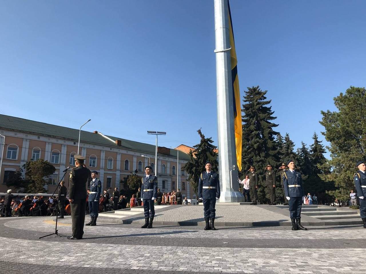 Флагшток у Полтаві Флагшток у Полтаві