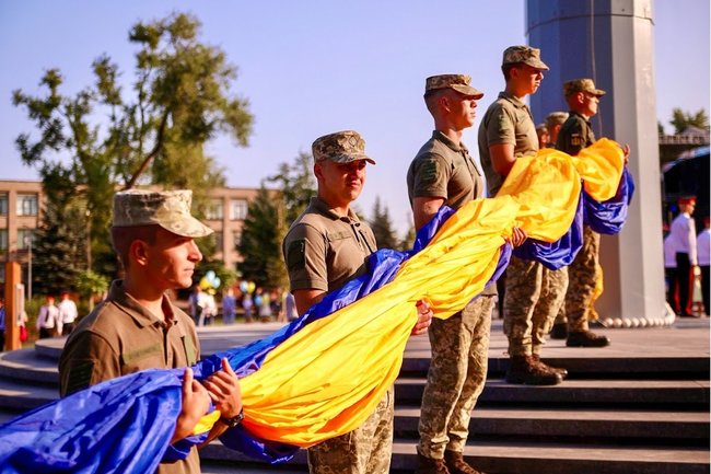 Уникальный флагшток высотой 72 м открыли в Кривом Роге 02 Уникальный флагшток высотой 72 м открыли в Кривом Роге 02 dqxikeidqxidqrant
