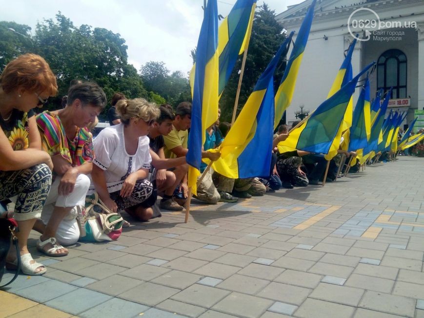 В Мариуполе улицу Новороссийскую хотят назвать именем погибшего в АТО мариупольца (ВИДЕО) (фото) - фото 1 dqxikeidqxidqeant