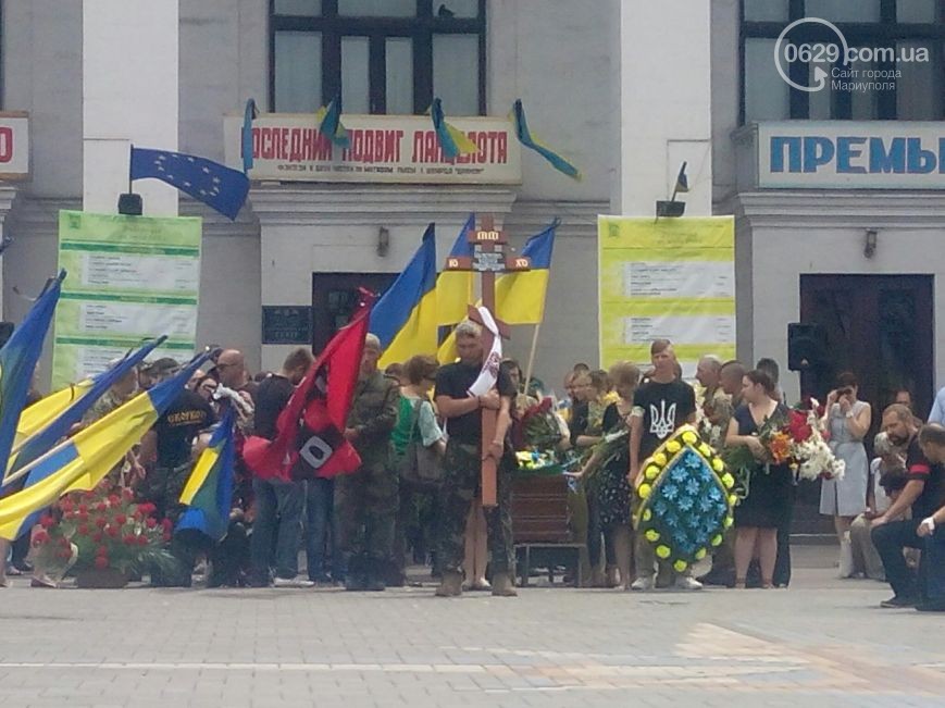 В Мариуполе улицу Новороссийскую хотят назвать именем погибшего в АТО мариупольца (ВИДЕО) (фото) - фото 1