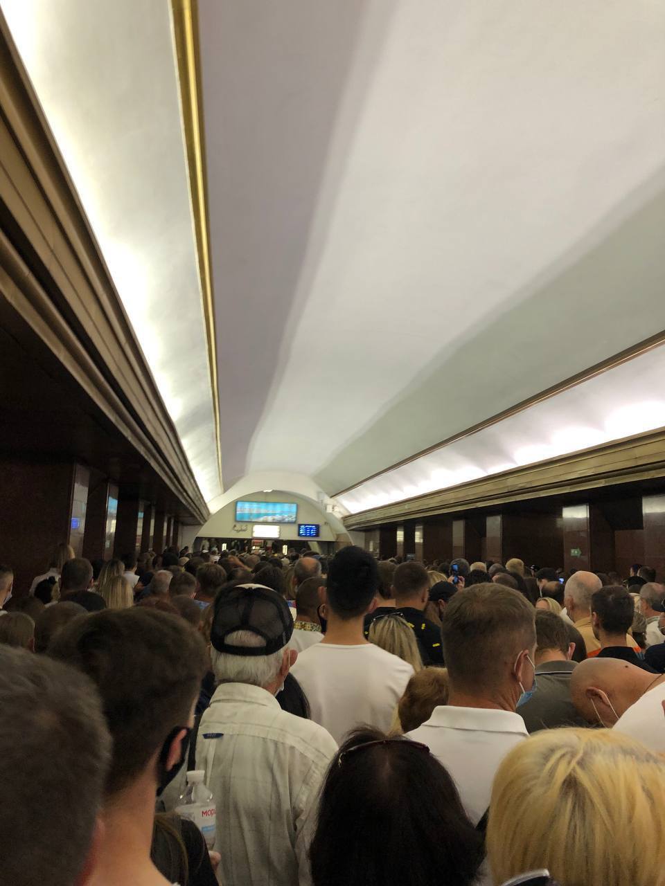 Давка в метро dqxikeidqxidqeant