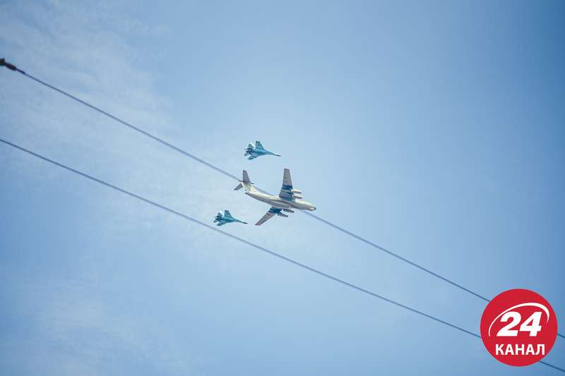 Проліт авіації на параді Проліт авіації на параді