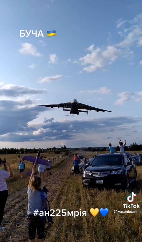 "Мрия" пролетает над Бучей dqxikeidqxidqeant