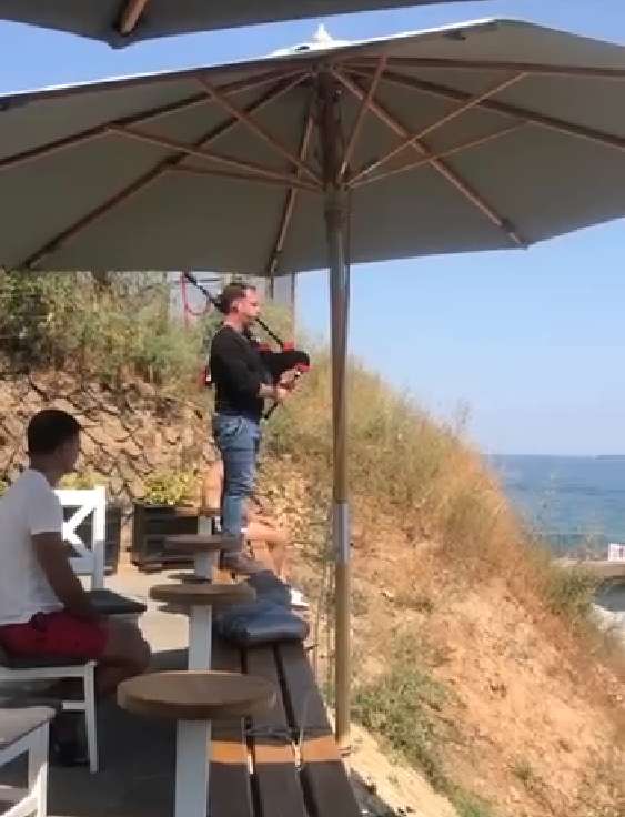 Выступление американца состоялось на набережной Малого Фонтана dqxikeidqxidqrant