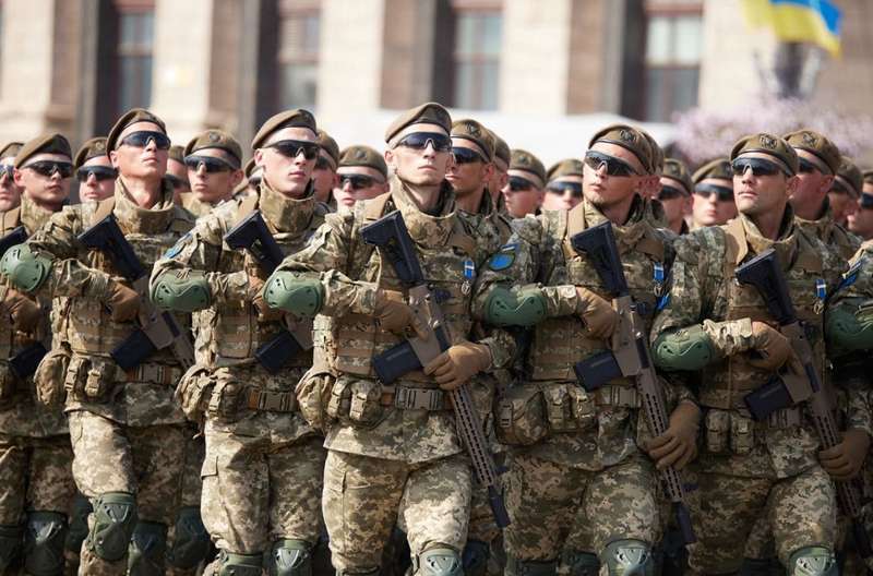 Гордон рассказал об «особом отвращении» к парадам на Красной площади в Москве - 1 - изображение dqxikeidqxidqrant