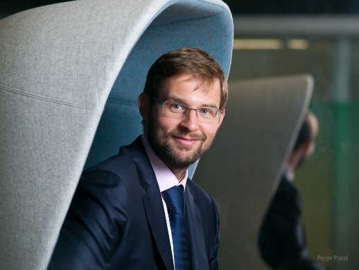 Тимур Турлов побачив гроші у правій кишені вашого пальта. Фото НАУФОР.