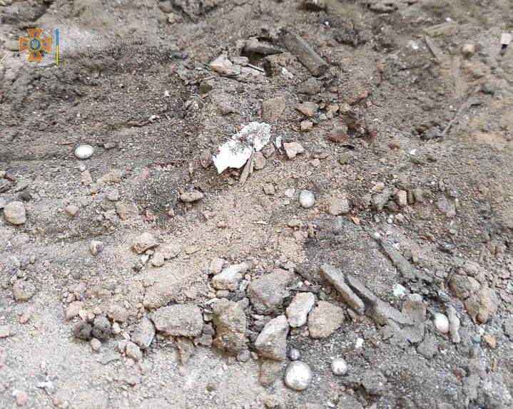 У Львові під час ремонту школи знайшли розлиту ртуть: фото з місця події dqxikeidqxidqeant