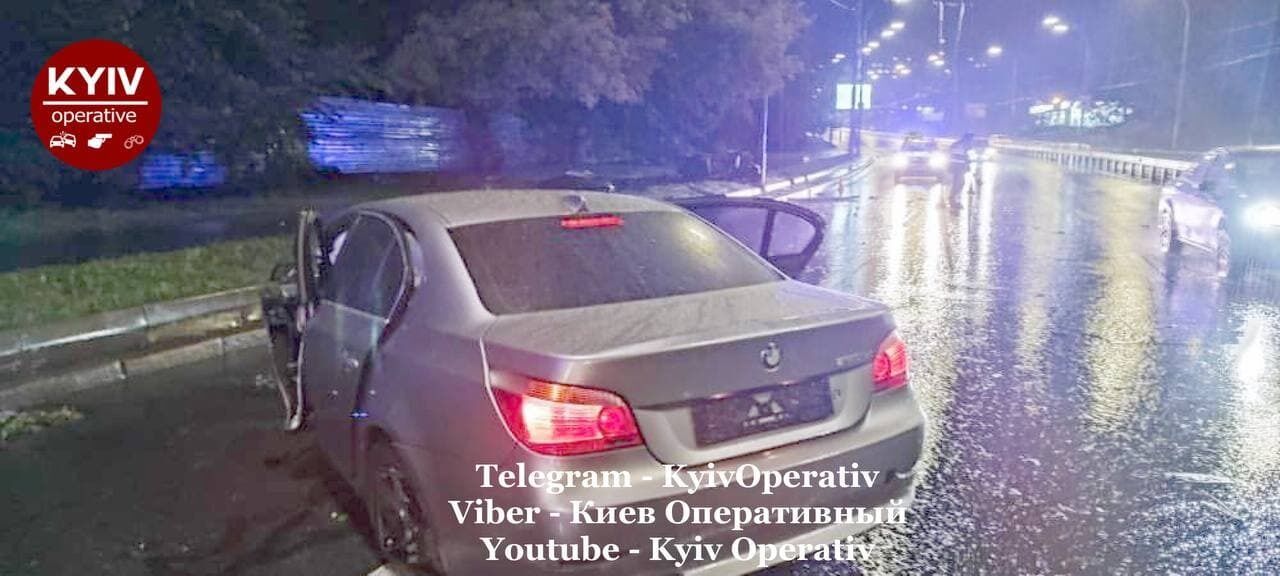 Водитель снял номера с авто и сбежал.