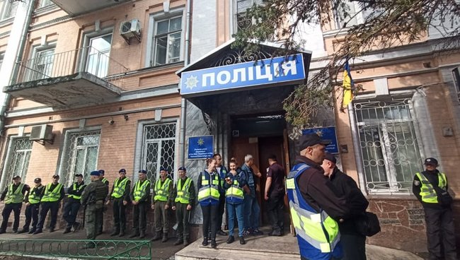 Член Нацкорпуса Кухарчук, которому вручили подозрение за акцию под ОП, порезал себе вены в знак протеста против преследования ветеранов 14 Член Нацкорпуса Кухарчук, которому вручили подозрение за акцию под ОП, порезал себе вены в знак протеста против преследования ветеранов 14