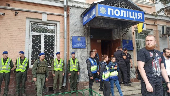 Член Нацкорпуса Кухарчук, которому вручили подозрение за акцию под ОП, порезал себе вены в знак протеста против преследования ветеранов 17 Член Нацкорпуса Кухарчук, которому вручили подозрение за акцию под ОП, порезал себе вены в знак протеста против преследования ветеранов 17