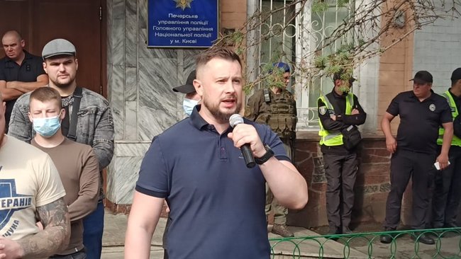 Член Нацкорпуса Кухарчук, которому вручили подозрение за акцию под ОП, порезал себе вены в знак протеста против преследования ветеранов 23 Член Нацкорпуса Кухарчук, которому вручили подозрение за акцию под ОП, порезал себе вены в знак протеста против преследования ветеранов 23