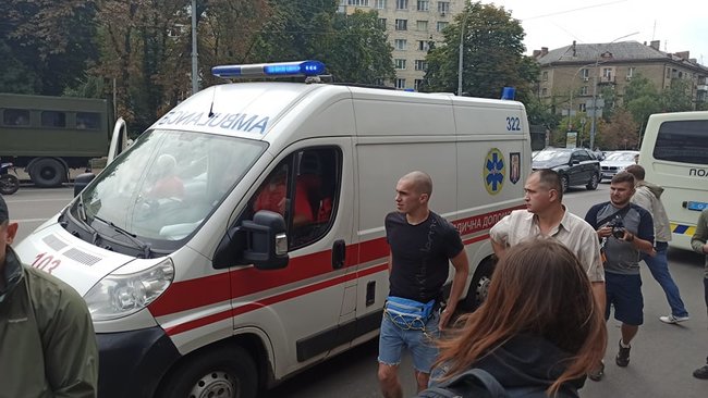 Член Нацкорпуса Кухарчук, которому вручили подозрение за акцию под ОП, порезал себе вены в знак протеста против преследования ветеранов 28 Член Нацкорпуса Кухарчук, которому вручили подозрение за акцию под ОП, порезал себе вены в знак протеста против преследования ветеранов 28