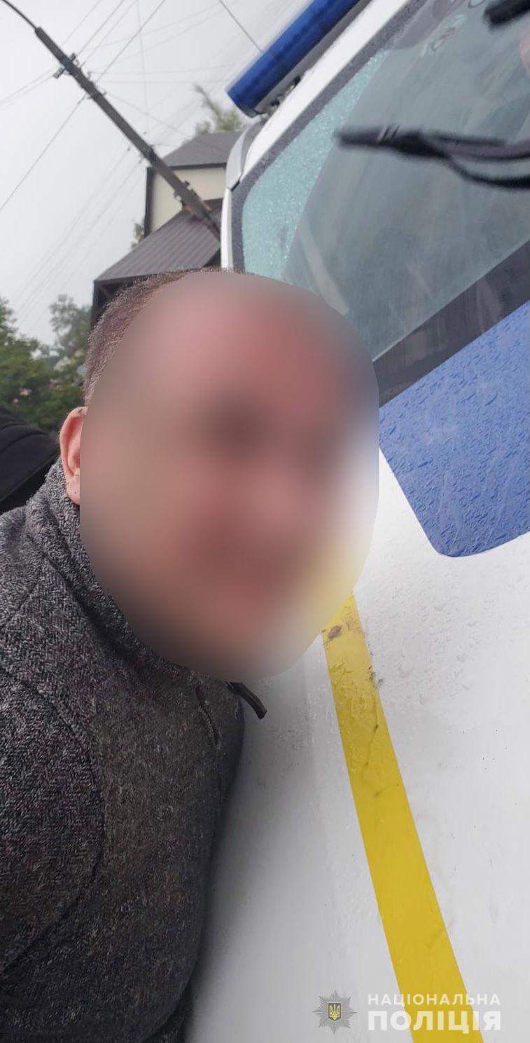 У Львові двоє нападників підрізали поліцейського: постраждав ще один чоловік dqxikeidqxidqeant