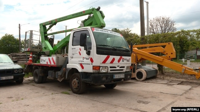 Одна из автовышек предприятия Артема Соханя