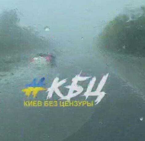 Видимость на дороге сильно ограничена. dqxikeidqxidqeant