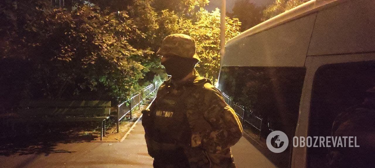 В Киеве мужчина угрожал устроить взрыв в многоэтажке: на место выезжал спецназ. Эксклюзивные фото и видео